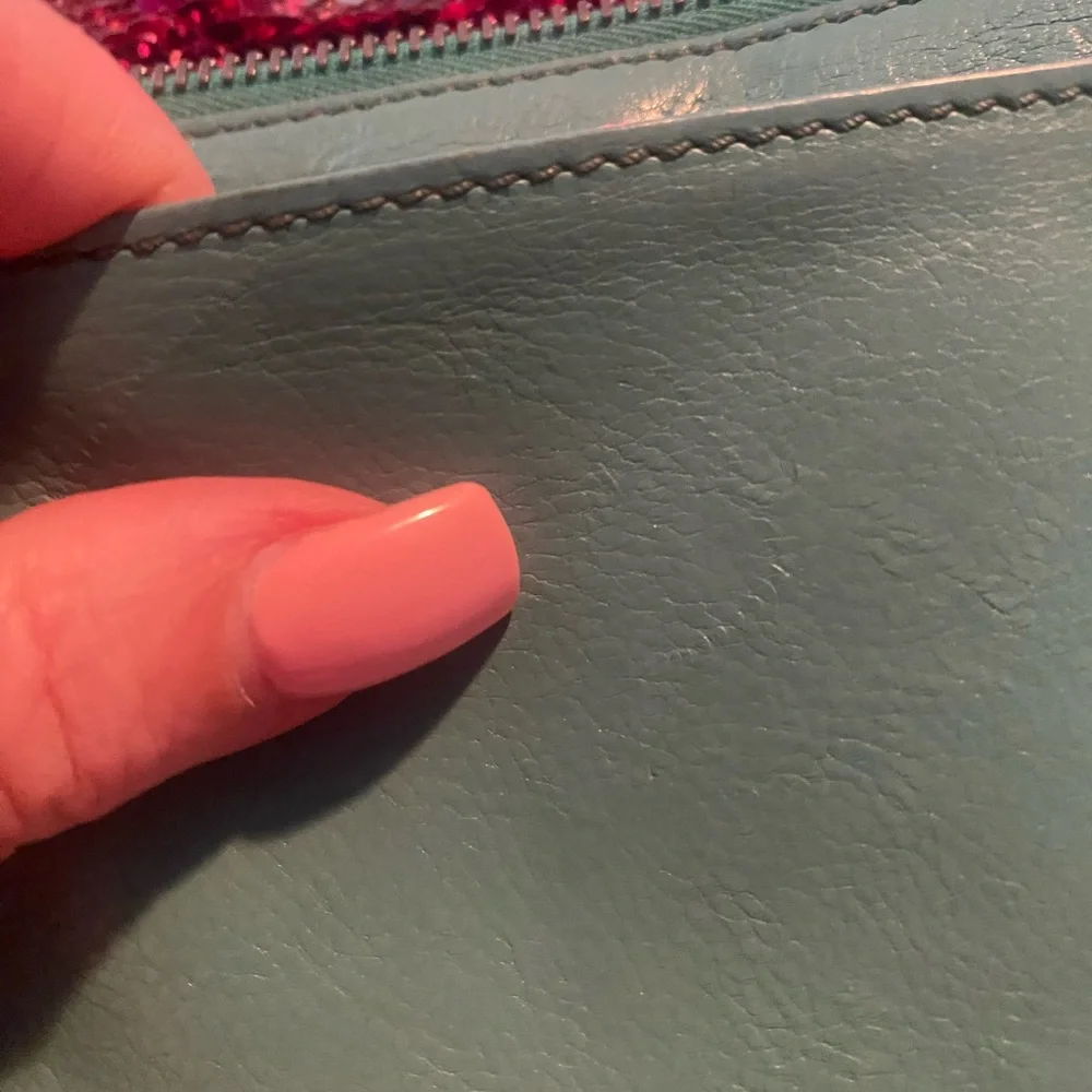 Marc Jacob’s. Teal wallet.Genuine leather Lots of compartments. 💎 - Picture 8 of 11